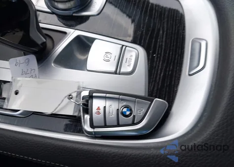 2021 BMW 740I z USA, uszkodzony, nr VIN WBA7T2C04MCE56407